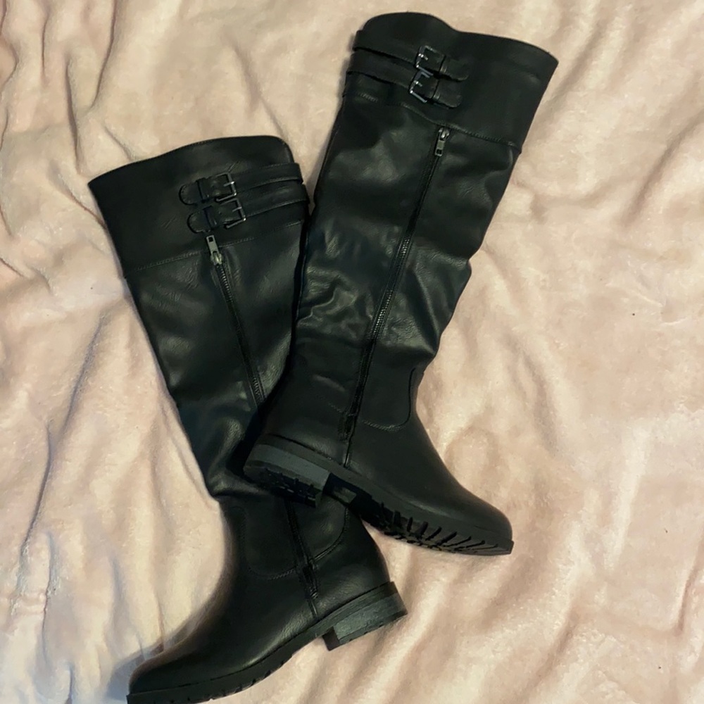 NWOT Black boots